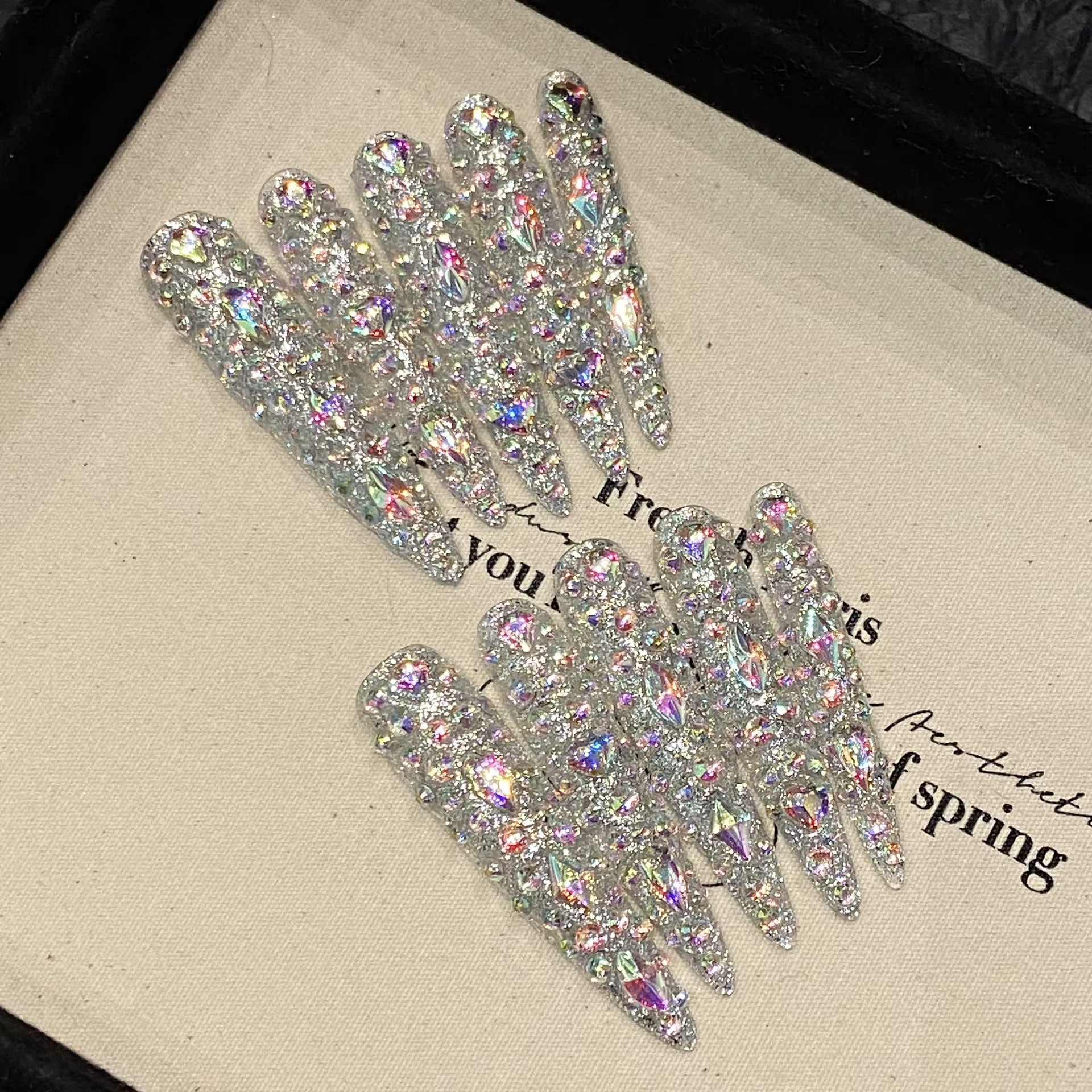 10 pièces Super Long Stiletto faux ongles conseils lumière de luxe à la main plein Flash diamant pre