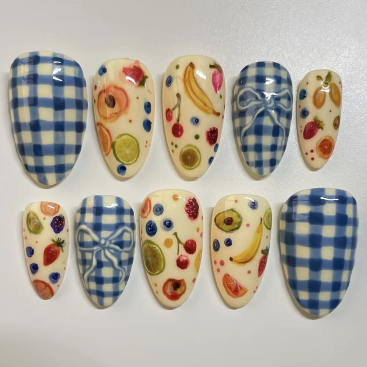 24 faux ongles en amande mi-longs à presser avec motif fleur insecte, couverture complète, réutilisa