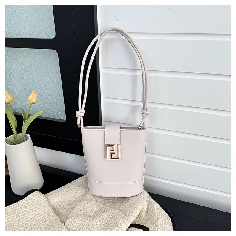 Sac Seau Chic et Tendance, Sac à Bandoulière Unique, Petit Design Original, Hiver 2025, Sac Croisé,