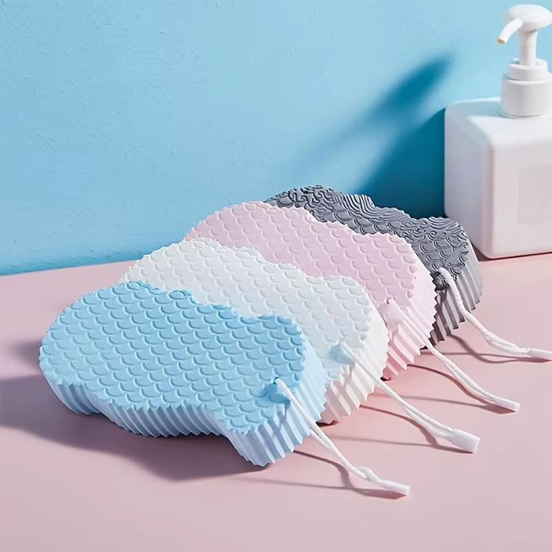 La boule de bain exfoliante ultra-douce est un nettoyant corporel réutilisable conçu pour un nettoya
