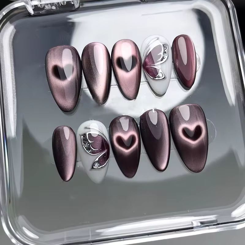 24 faux ongles à presser, motif nœud fraise, courts, en amande, rouge, avec perles et étoiles, pour