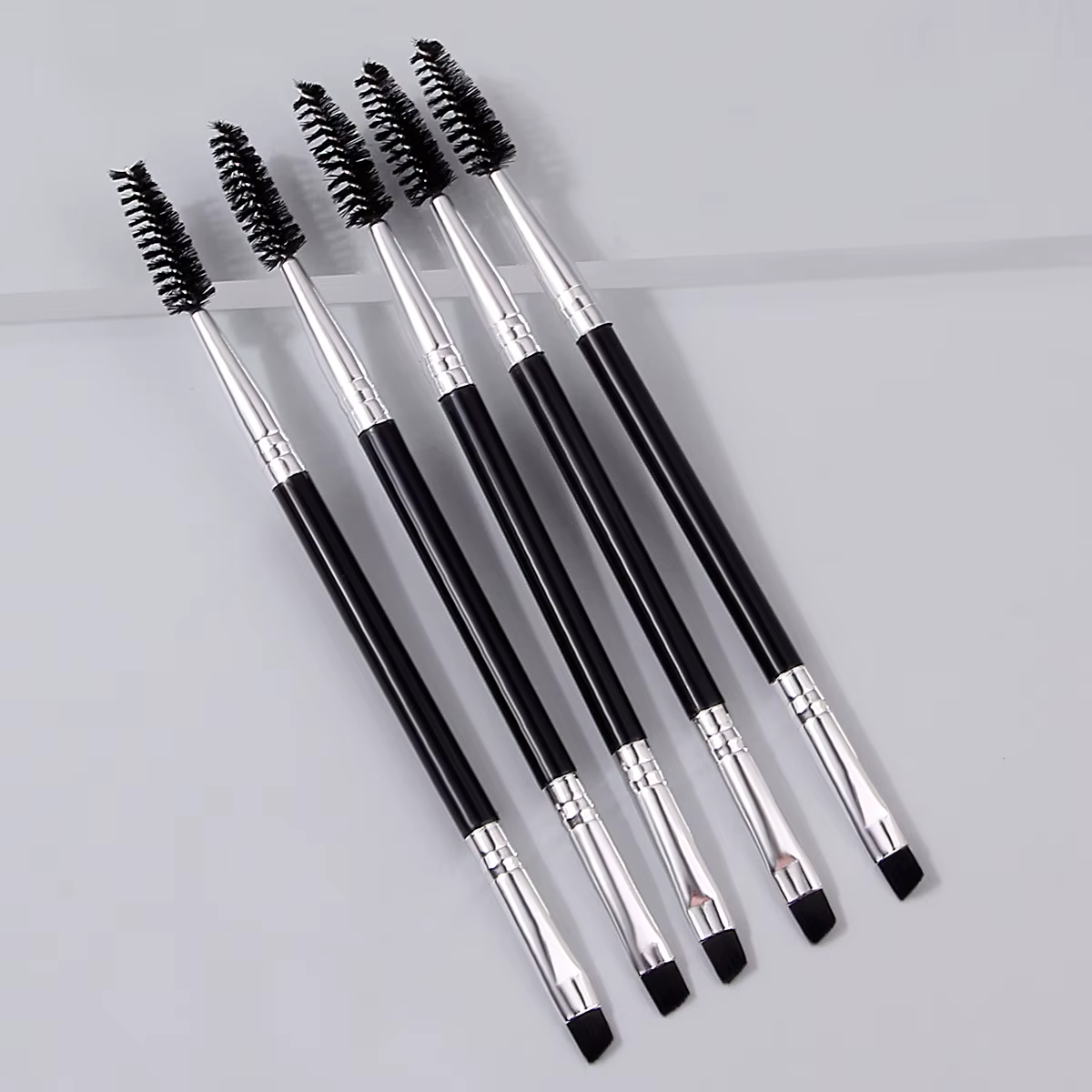 Brosse à mascara noire à double tête, brosse à sourcils, peigne à mascara, rafraîchissement du maqui