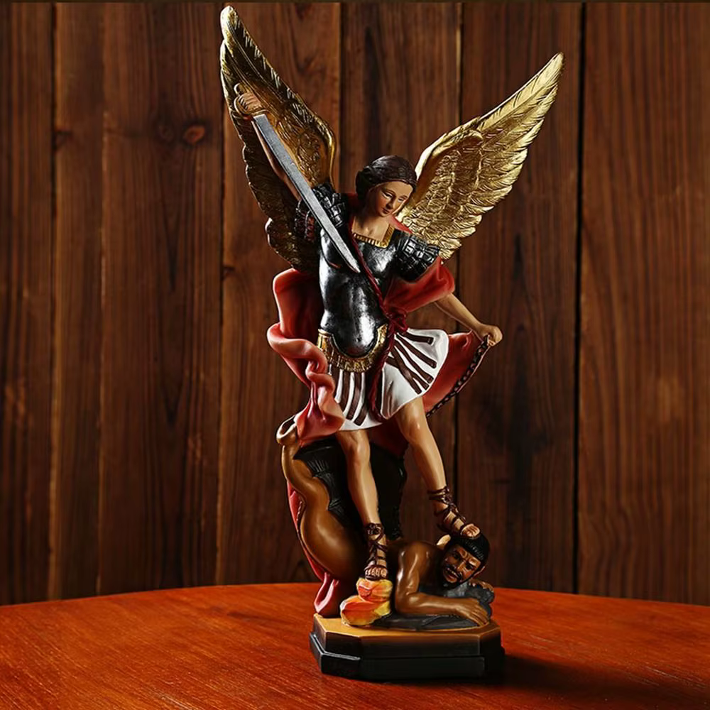 Statue d'ange Saint Milka classique en résine, Sculpture de dieu démon tuant, épées faites à la main