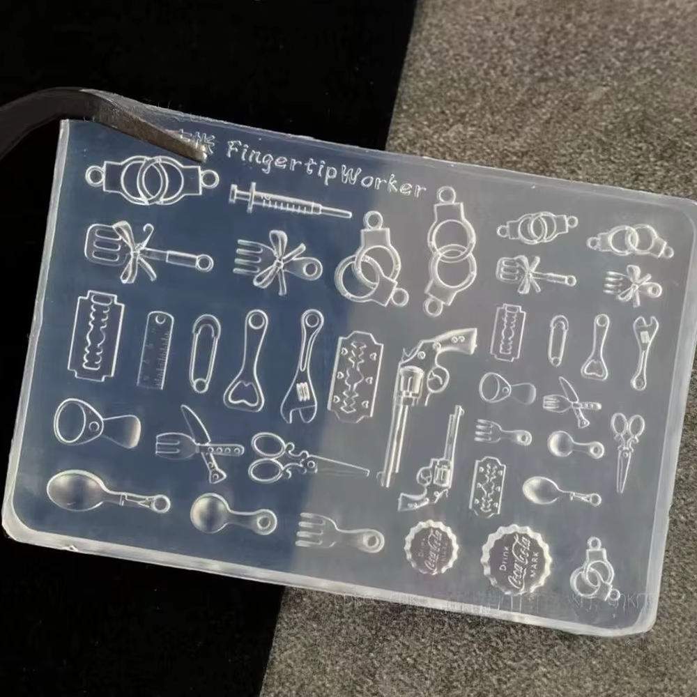 Moule à ongles 3D en Silicone, vaisselle, menottes, jouets amusants, breloques de manucure en résine
