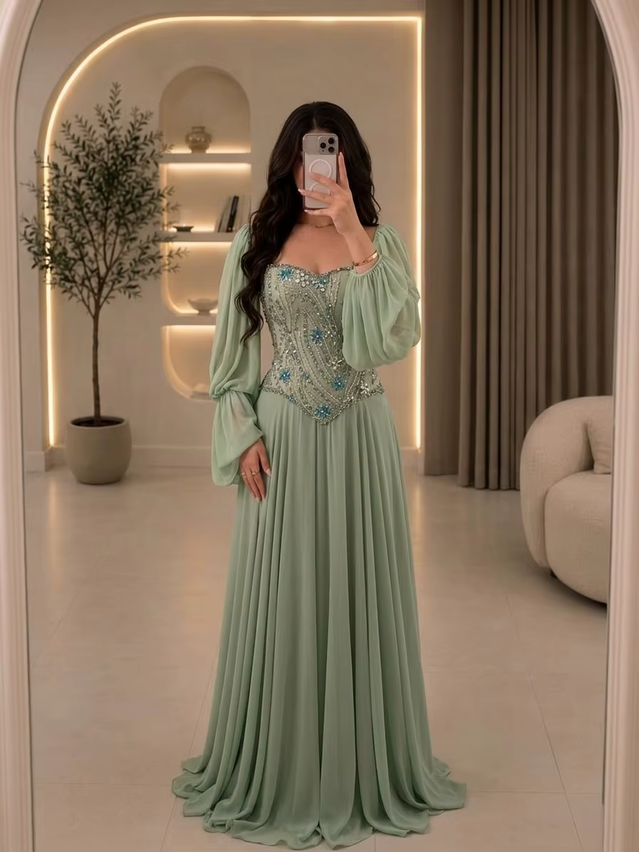 Robe de demoiselle d'honneur pour mariage au jardin à Dubaï, style henné |   Robe en mousseline de s