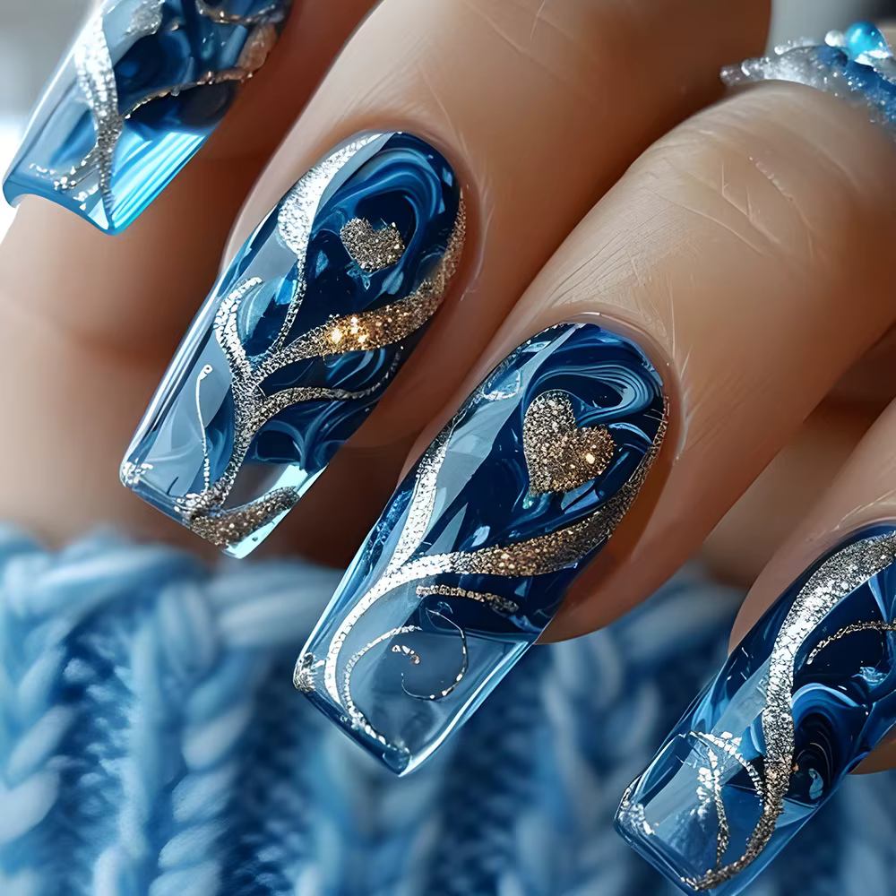 24 faux ongles à presser, design simple français, motif rayures cœur, courts carrés, en acrylique, c