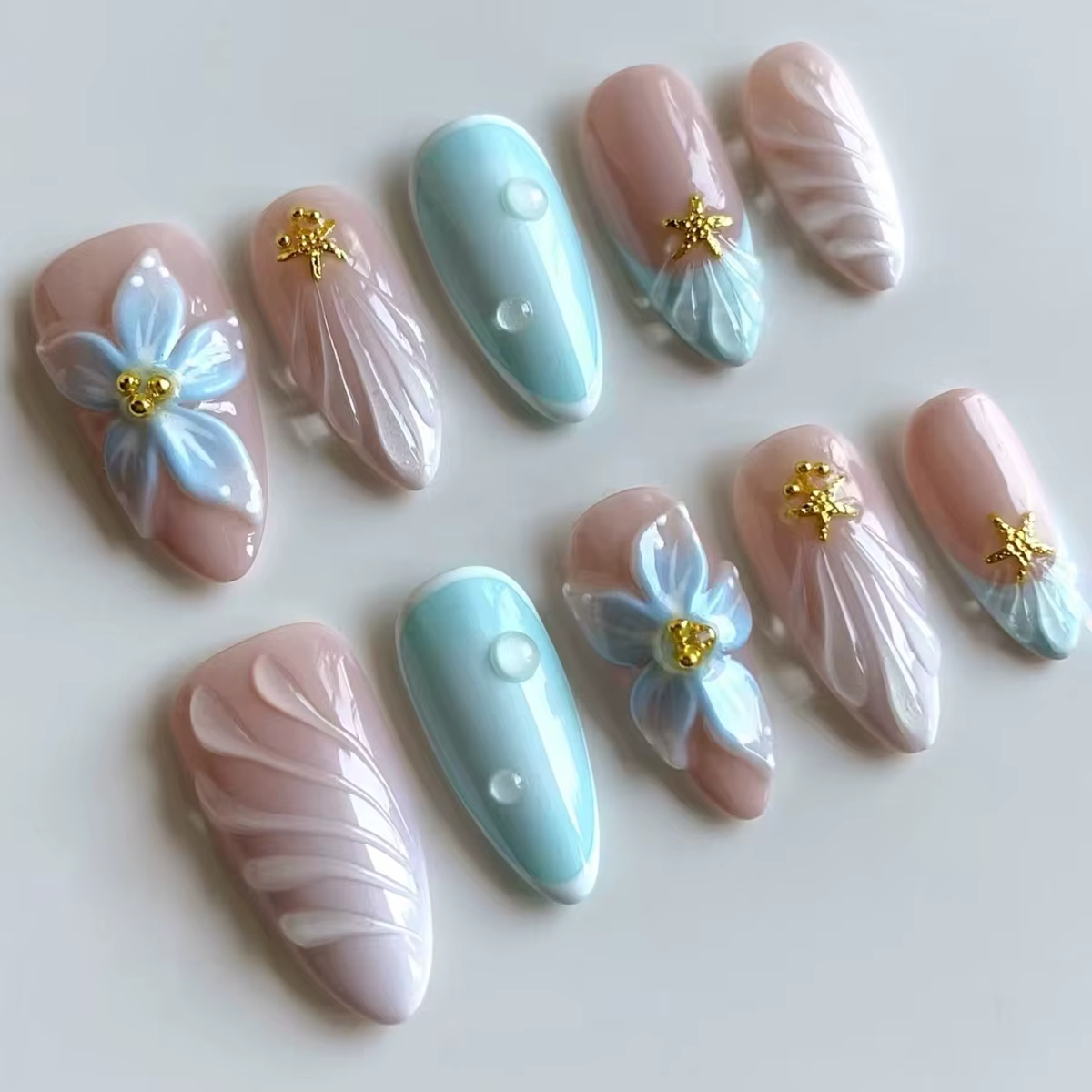 24 faux ongles à presser, motif nœud fraise, courts, en amande, rouge, avec perles et étoiles, pour