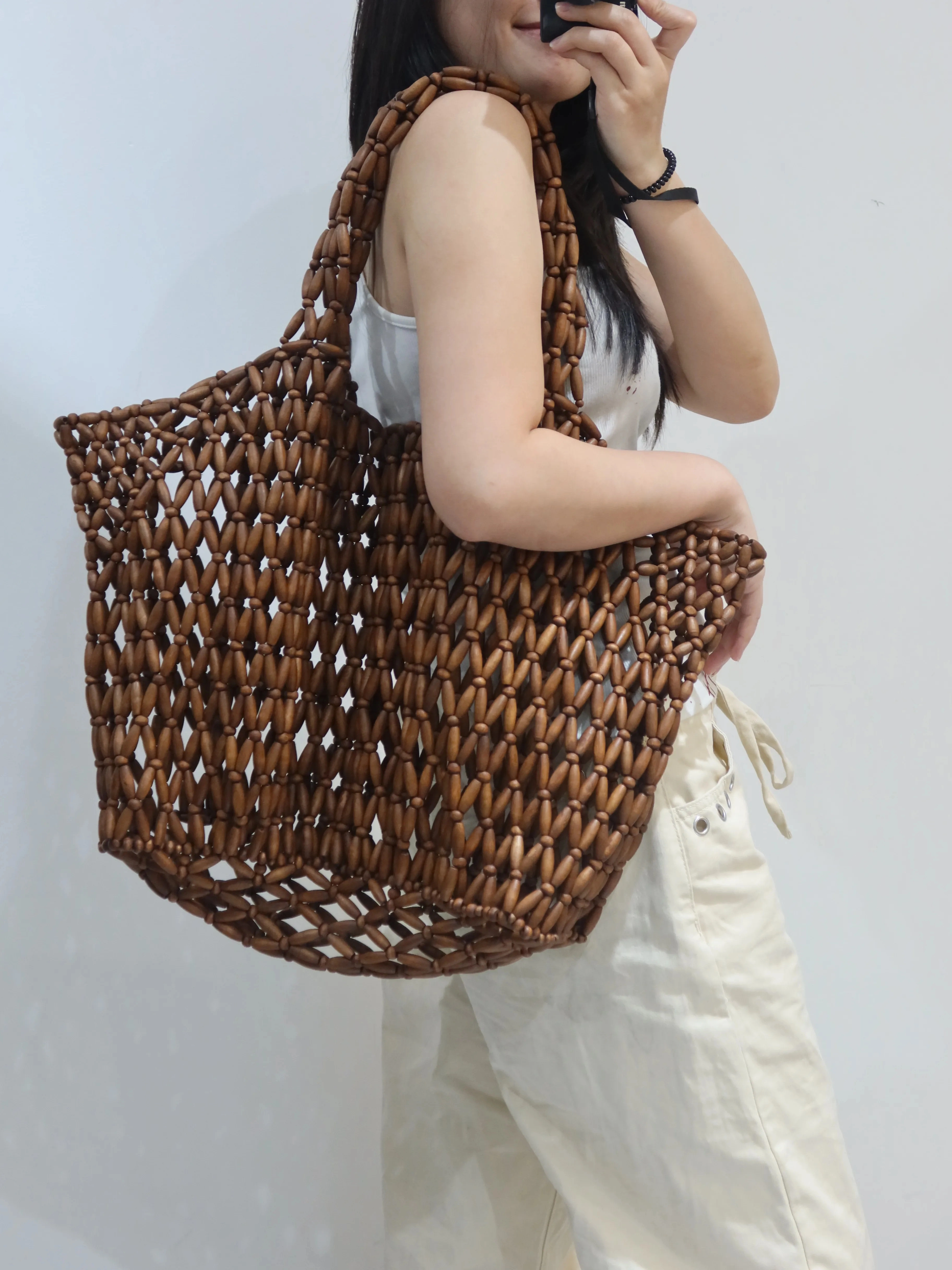 Sac à main tissé à la main avec perles pour femmes, sac à bandoulière exquis en perles de bois ajour