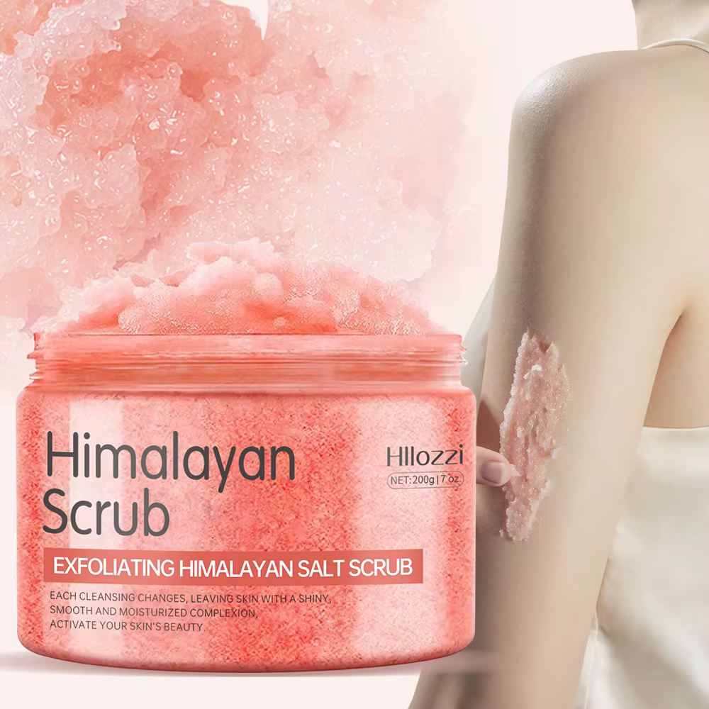 Le gommage au sel de l'Himalaya nettoie la peau