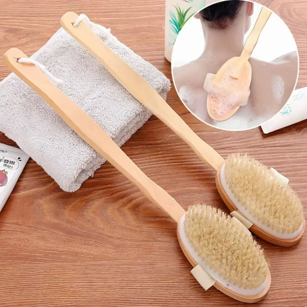 Brosse de bain naturelle avec long manche en bois