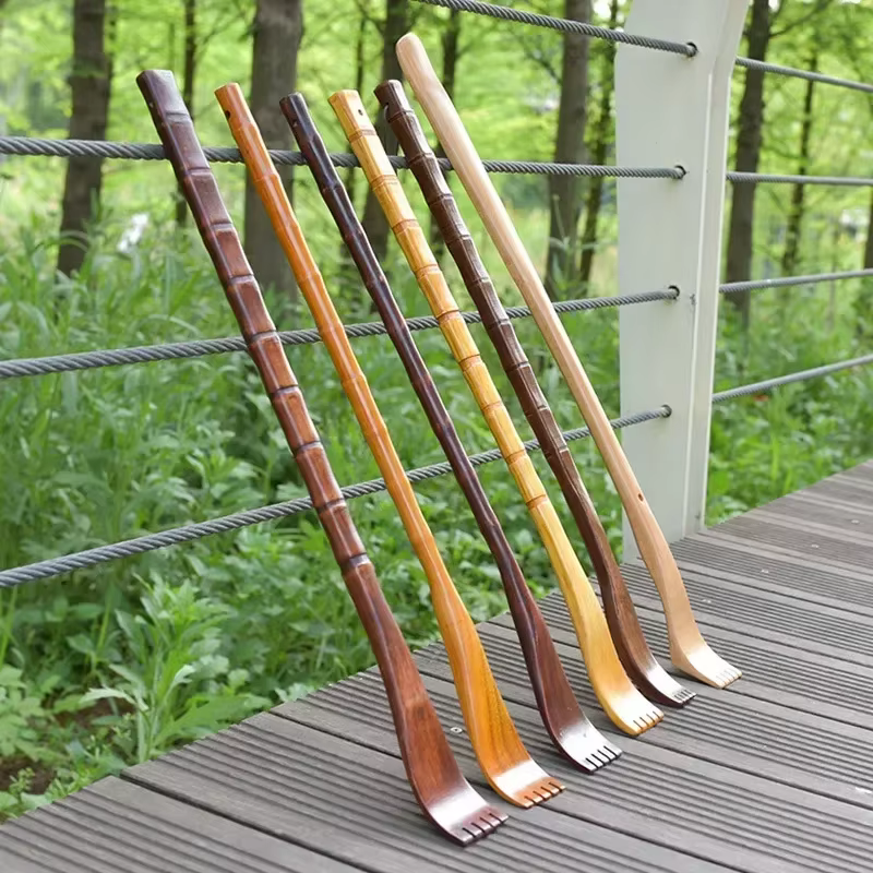 Gratte-dos en bois à Long manche