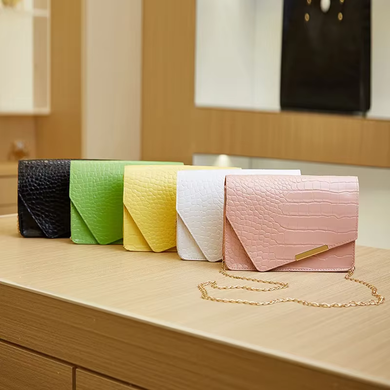 Mini sac à bandoulière pour femmes, sacs à main de marque de luxe pour femmes, sac à main blanc de bonne qualité à loquet en PU, sacoche pour dames, 2024