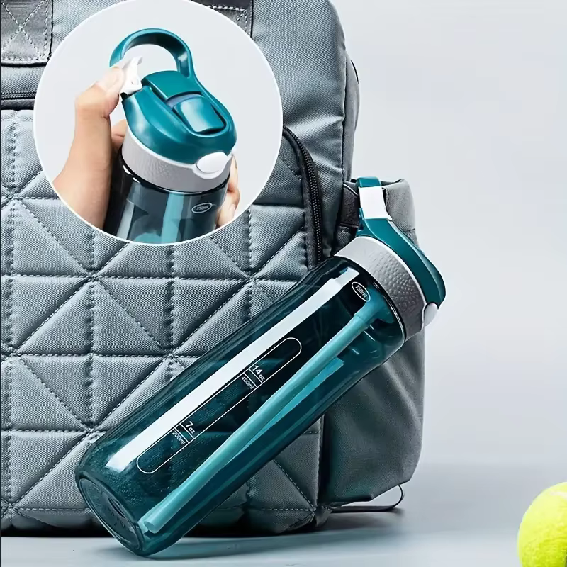 Bouteille d'eau de sport sans BPA et sans danger pour le camping, hydratation en déplacement avec paille questionStraw, parfaite pour la randonnée, 750ml