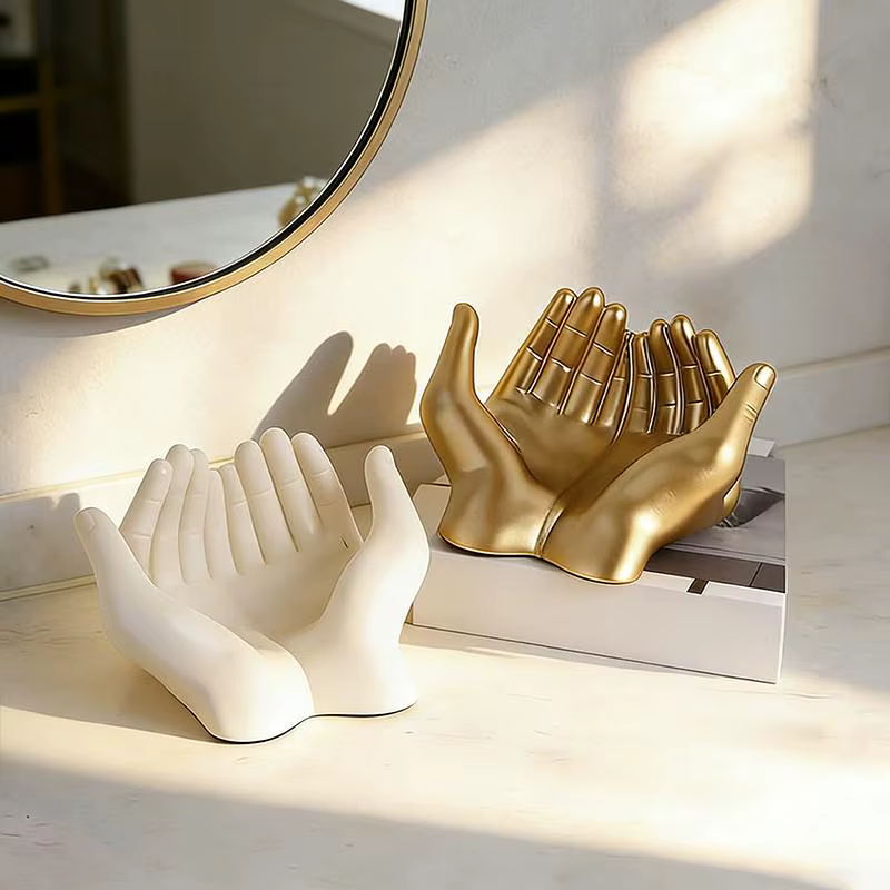 Ornement de bijouterie portatif de couleur crème, un article de rangement et de décoration haut de gamme pour la maison, la chambre, la table de maquillage ou le bureau
