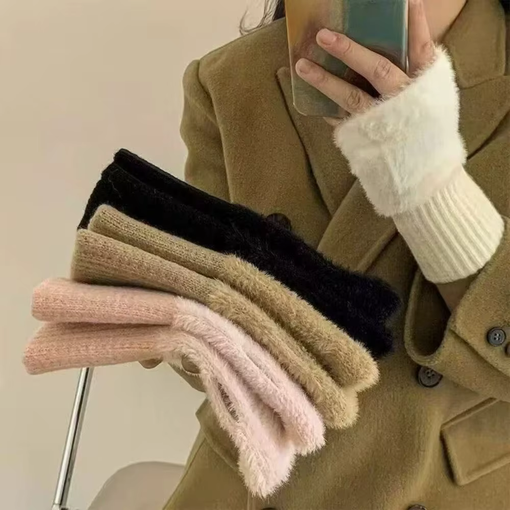 Les gants de protection demi-doigts pour femme, adaptés aux filles, sont de style nouveau. Ils sont doux et confortables.