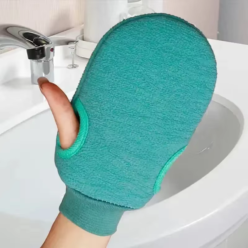 Gants exfoliants pour peaux mortes