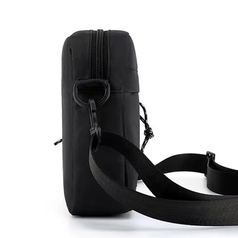 Sac pour hommes, disponible en conception d'épaule ou de bandoulière unique, adapté à un usage quotidien pendant l'école en nylon