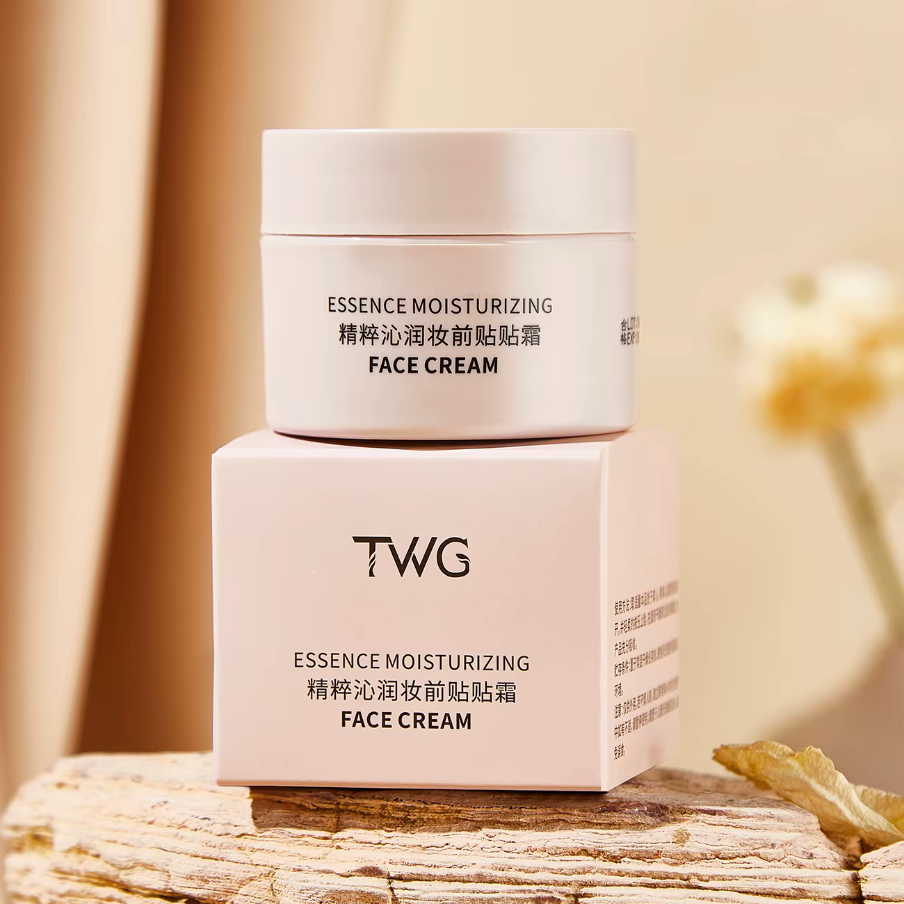 Appliquez la crème avant le maquillage. Crème de base hydratante
