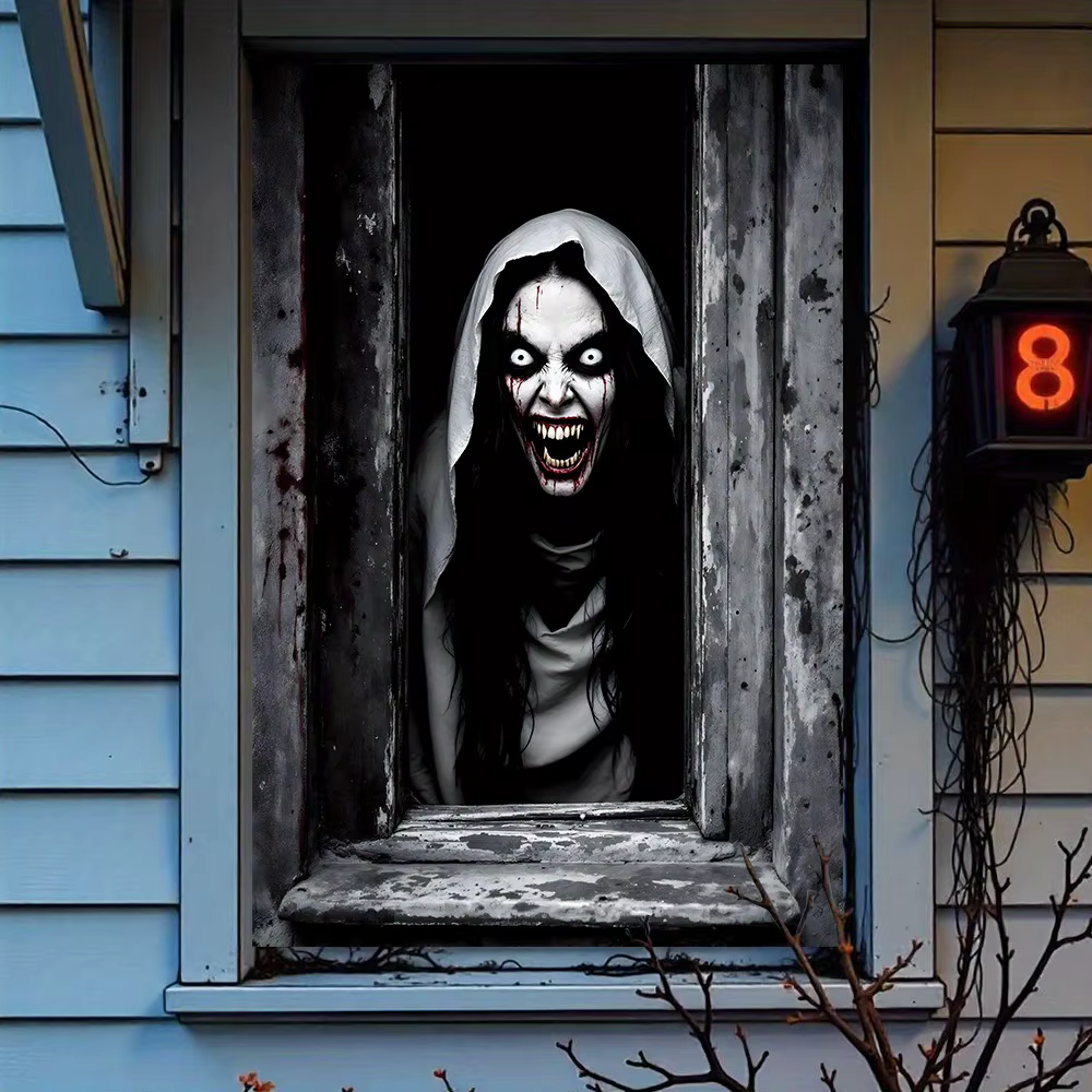 Une seule rideau de Halloween - avec un design terrifiant d'un visage féminin fantomatique, sur le thème de l'horreur et à thème saisonnier.