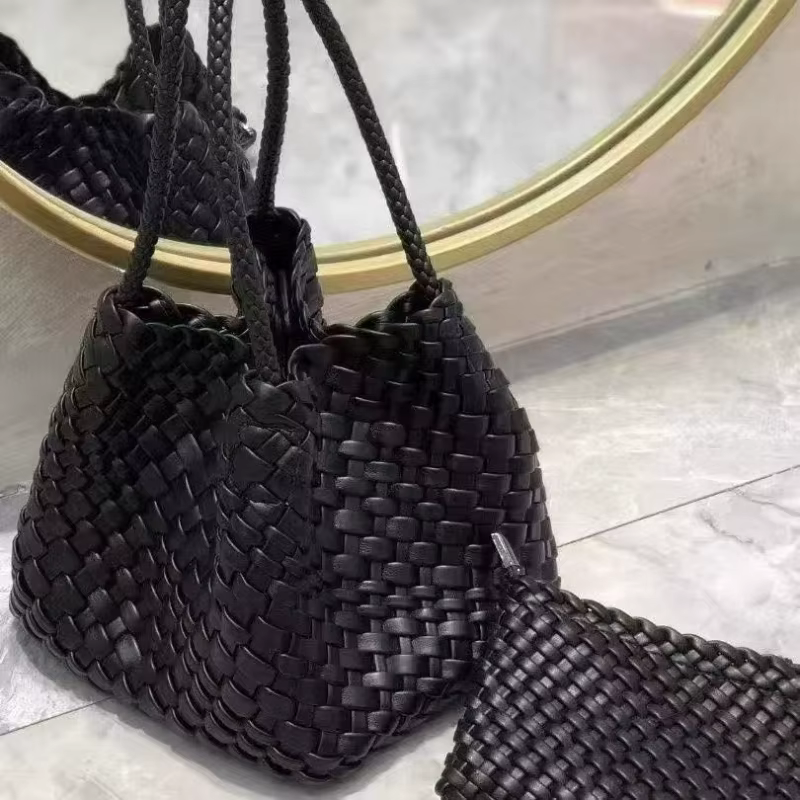 Sac à main tissé artisanal tendance, nouveau modèle, petit sac carré polyvalent pour femme, idéal pour le quotidien et les trajets, à porter à l'épaule ou sous le bras