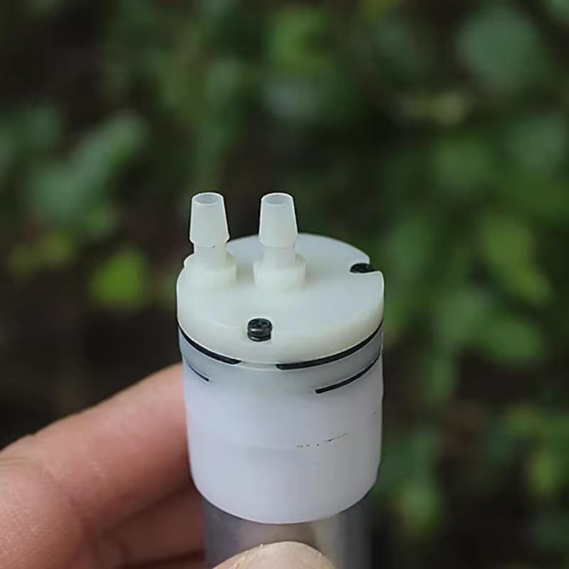 Mini pompe à eau auto-amorçante à aspiration DC 3.7V 5V 6V, petite pompe à eau à diaphragme pour bricolage et table à thé