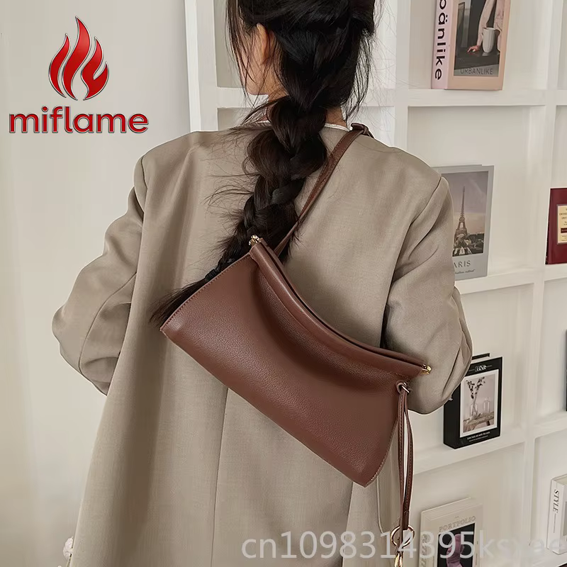 Sac à bandoulière en cuir vintage avec silhouette structurée, élégant et léger, idéal pour le travail, les trajets quotidiens
