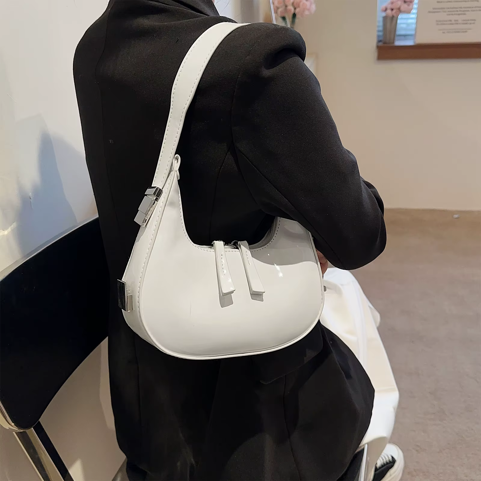 Sac à main demi-lune vintage en cuir PU pour femmes et filles, petit sac initié, sac à main hobo, sacs à main sous les ati elles pour dames, fourre-tout de luxe rétro rouge