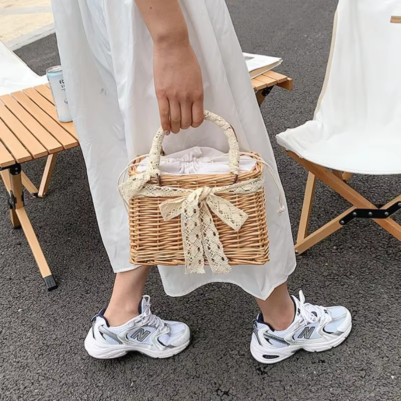Sacs en paille pour femmes, sacs à main carrés, sacs à bandoulière en rotin d'été, sacs fourre-tout petits tricotés à la main, nouvelle mode femme 2025