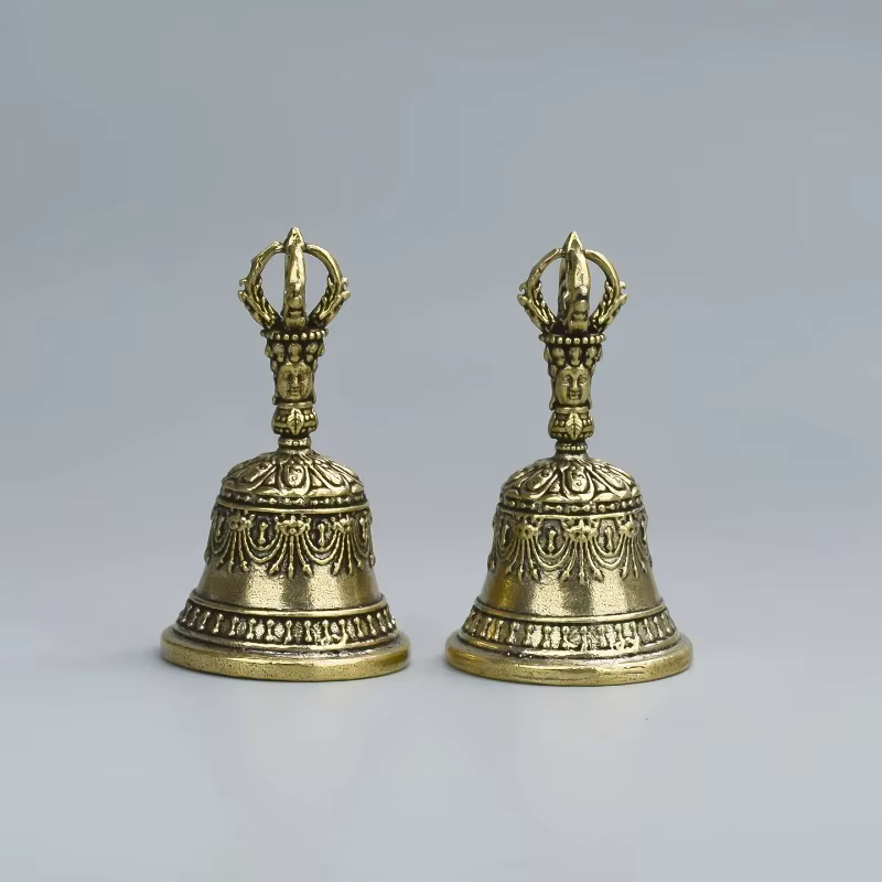 Cloche à main en laiton gravée, style rétro, pour cérémonie, mariage, décoration de fêtes, instrument de relaxation et de guérison