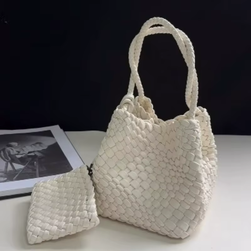 Sac à main tissé artisanal tendance, nouveau modèle, petit sac carré polyvalent pour femme, idéal pour le quotidien et les trajets, à porter à l'épaule ou sous le bras