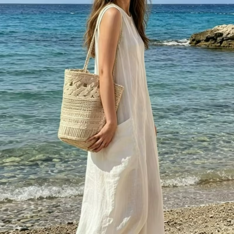 Sac de plage tissé à la main, élégamment conçu. Sac à main et portefeuille de luxe pour femmes. Sac bandoulière décontracté pour les vacances.