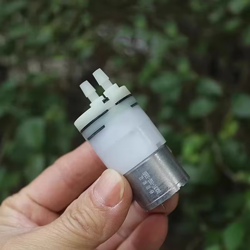 Mini pompe à eau auto-amorçante à aspiration DC 3.7V 5V 6V, petite pompe à eau à diaphragme pour bricolage et table à thé