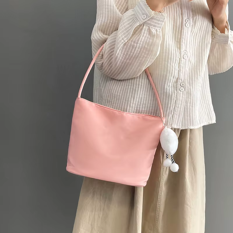 Sac à main - Sac seau en nylon pour porter sous le bras - Sac cadeau - Design coréen de niche - Sac cadeau d'anniversaire - Sac pour femme avec lettres