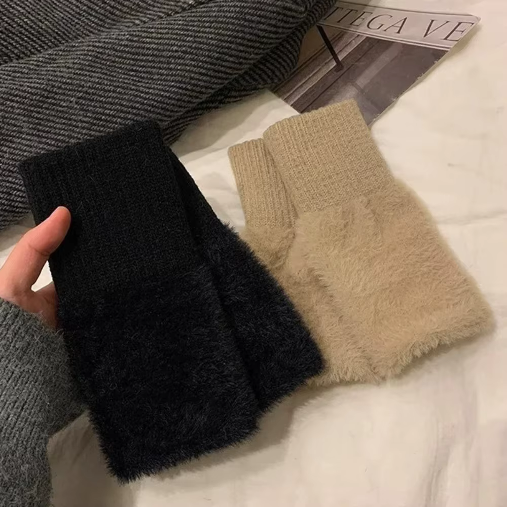 Les gants de protection demi-doigts pour femme, adaptés aux filles, sont de style nouveau. Ils sont doux et confortables.