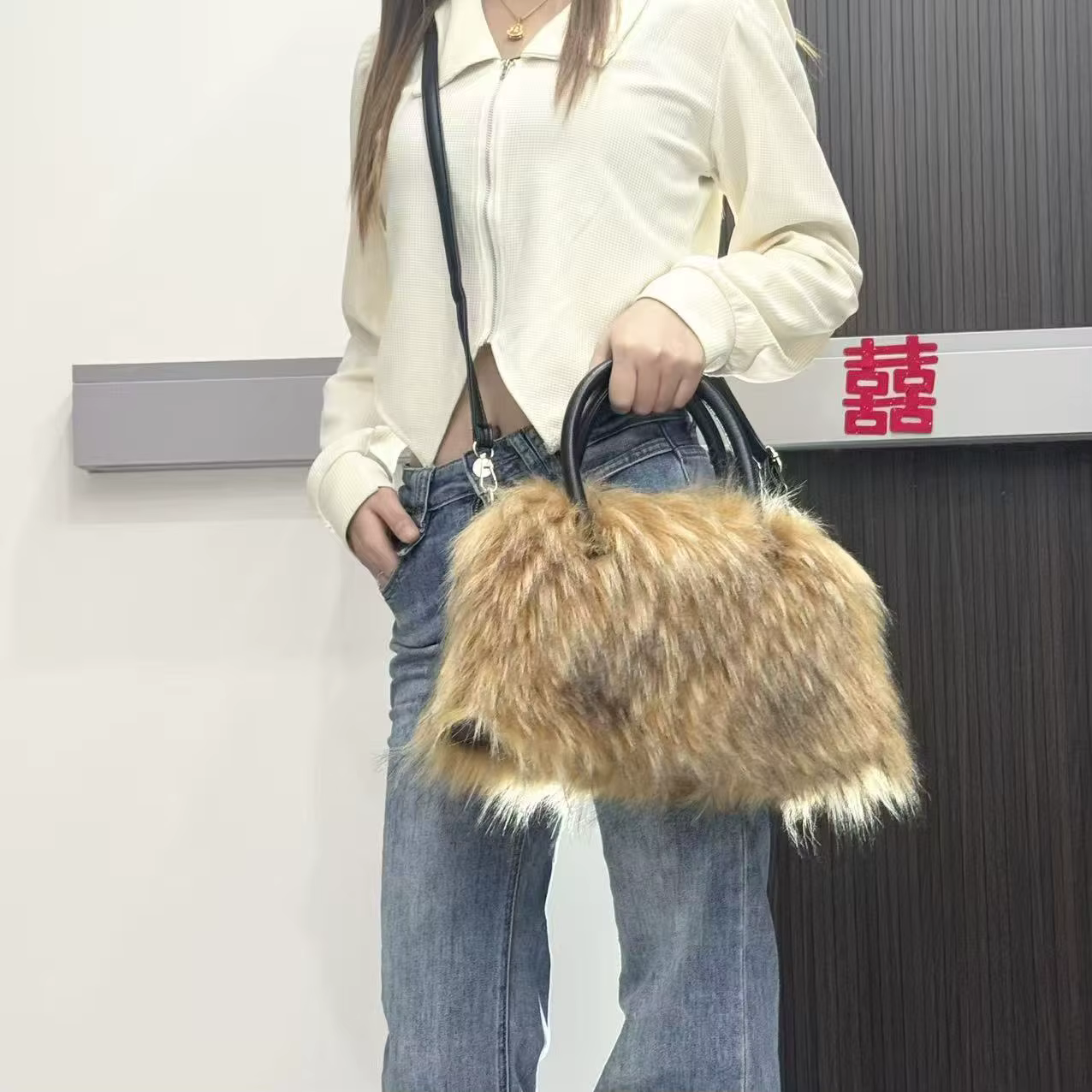 Sac à main de luxe en fausse fourrure pour femmes, nouveau Design, sac d'hiver doux et chaud pour filles, fourre-tout moelleux de grande capacité, bourse en fourrure de haute qualité, 2026