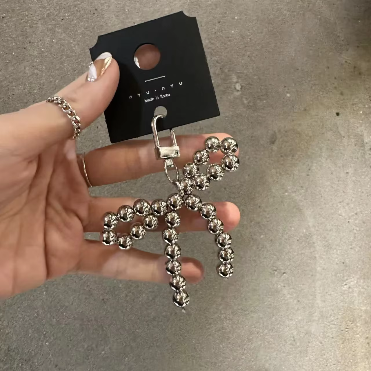 Porte-clés de perles de décoration de sac fait à la main, pendentif nœud papillon, tentures de sac délicates, porte-clés du matin, accessoires de décoration de charme, bijoux