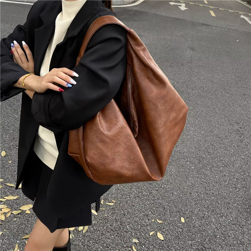 Sacs à bandoulière en cuir souple pour femmes, fourre-tout de Shopping déformable de grande capacité, nouveaux sacs à main de luxe d'hiver 2025, sac Hobo noir