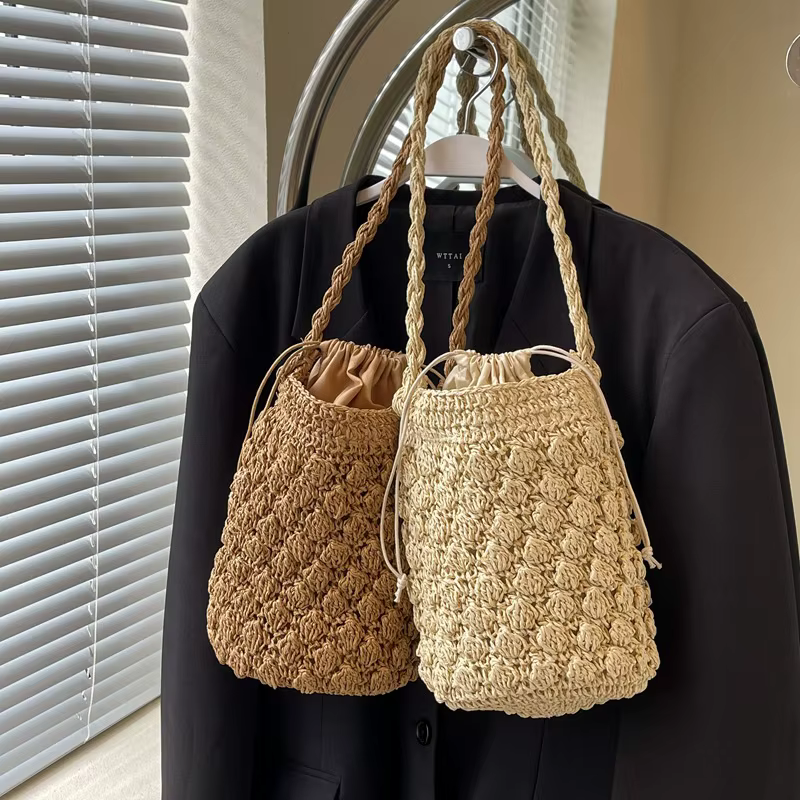 Sac tissé à la main en paille pour femmes – Mini sac tissé en herbe fait à la main, sacs à main à cordon en forme de seau