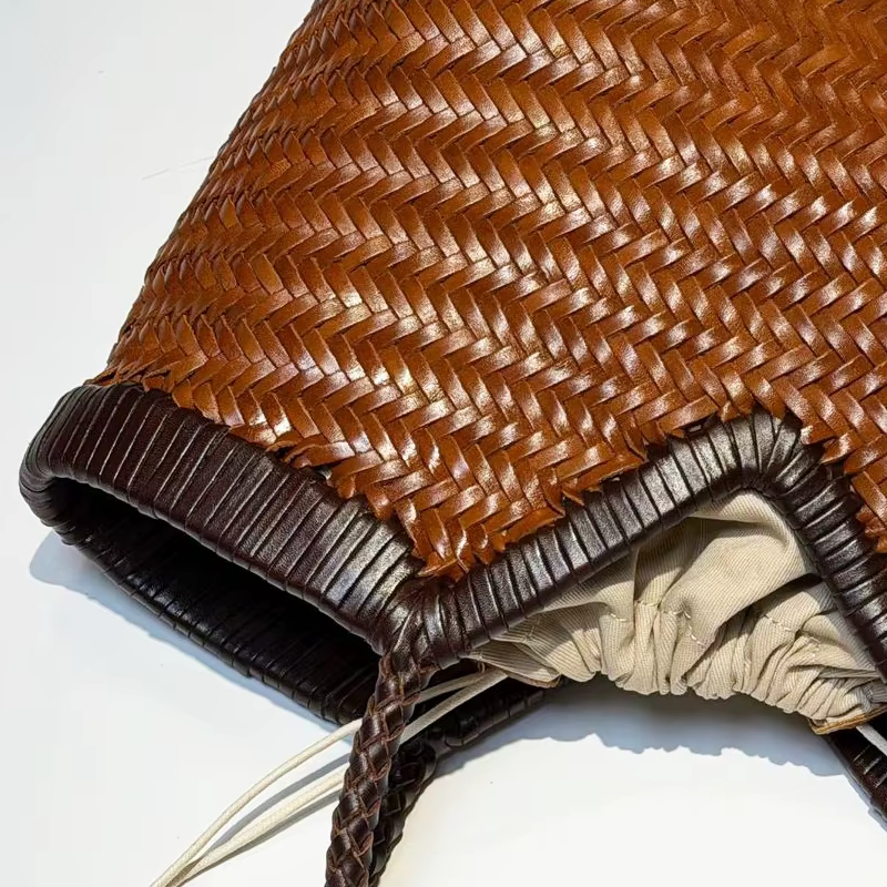 Sacs fourre-tout en cuir véritable tissés à la main pour femmes sacs à main et sacs à main de luxe de créateur 2026 nouveau en peau de vache poignée supérieure tressée croisée avec poche intérieure sa