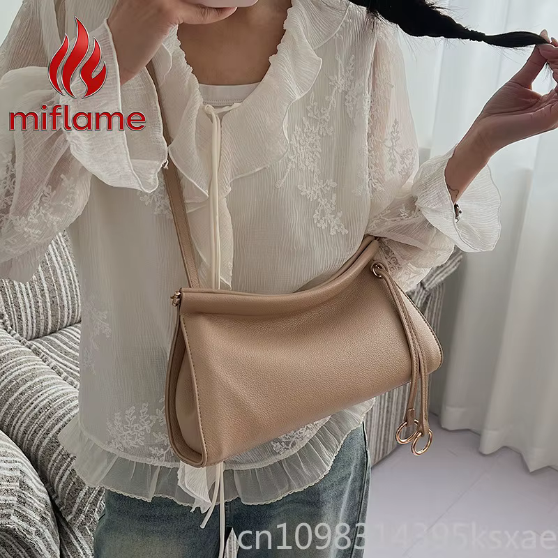 Sac à bandoulière en cuir vintage avec silhouette structurée, élégant et léger, idéal pour le travail, les trajets quotidiens