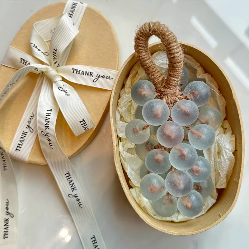Savon de raisin fait main sur corde