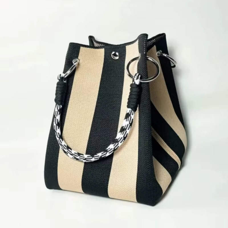 Sac de pêche au crochet de style bohème fait main, sac fourre-tout léger avec poignée en corde, confectionné avec une technique de tricotage doux et tissé