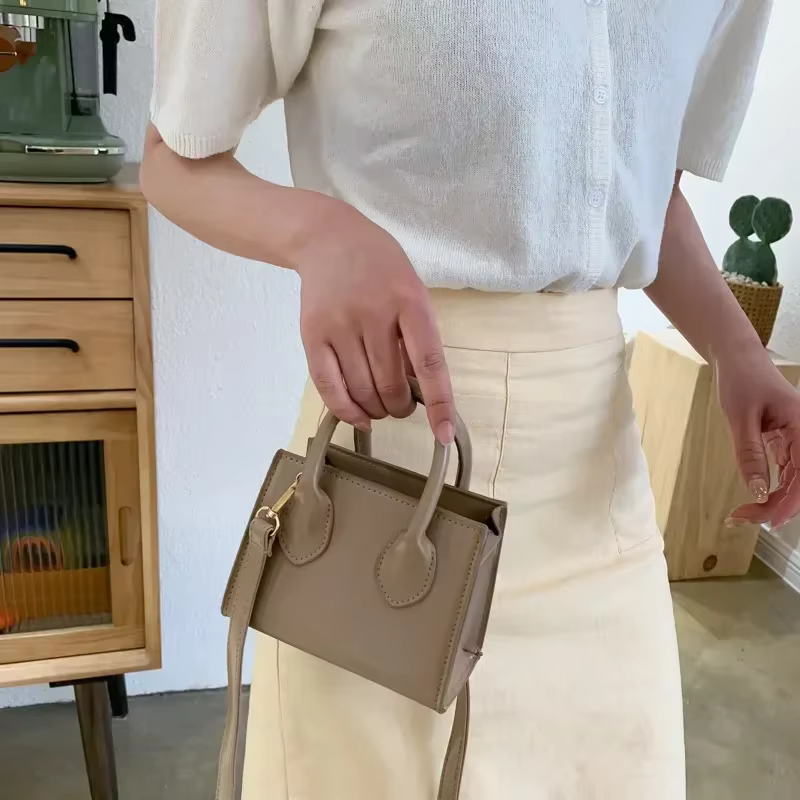 Femme petit sac carré nouveau populaire rétro Mini sacs à main littéraire foules épaule messager femme sac sacs pour femmes sac à main