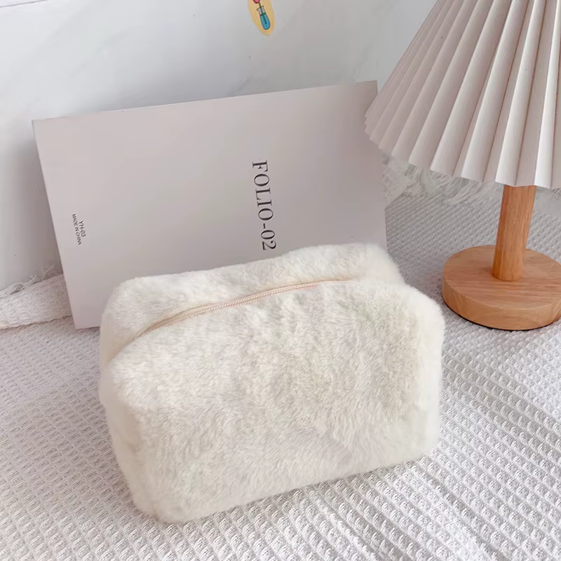 Sacs de maquillage en fourrure pour femmes, sac à cosmétiques de voyage souple, étui de rangement pour jeunes filles, trousse de maquillage nécessaire, sacs à main solides 1 pièce