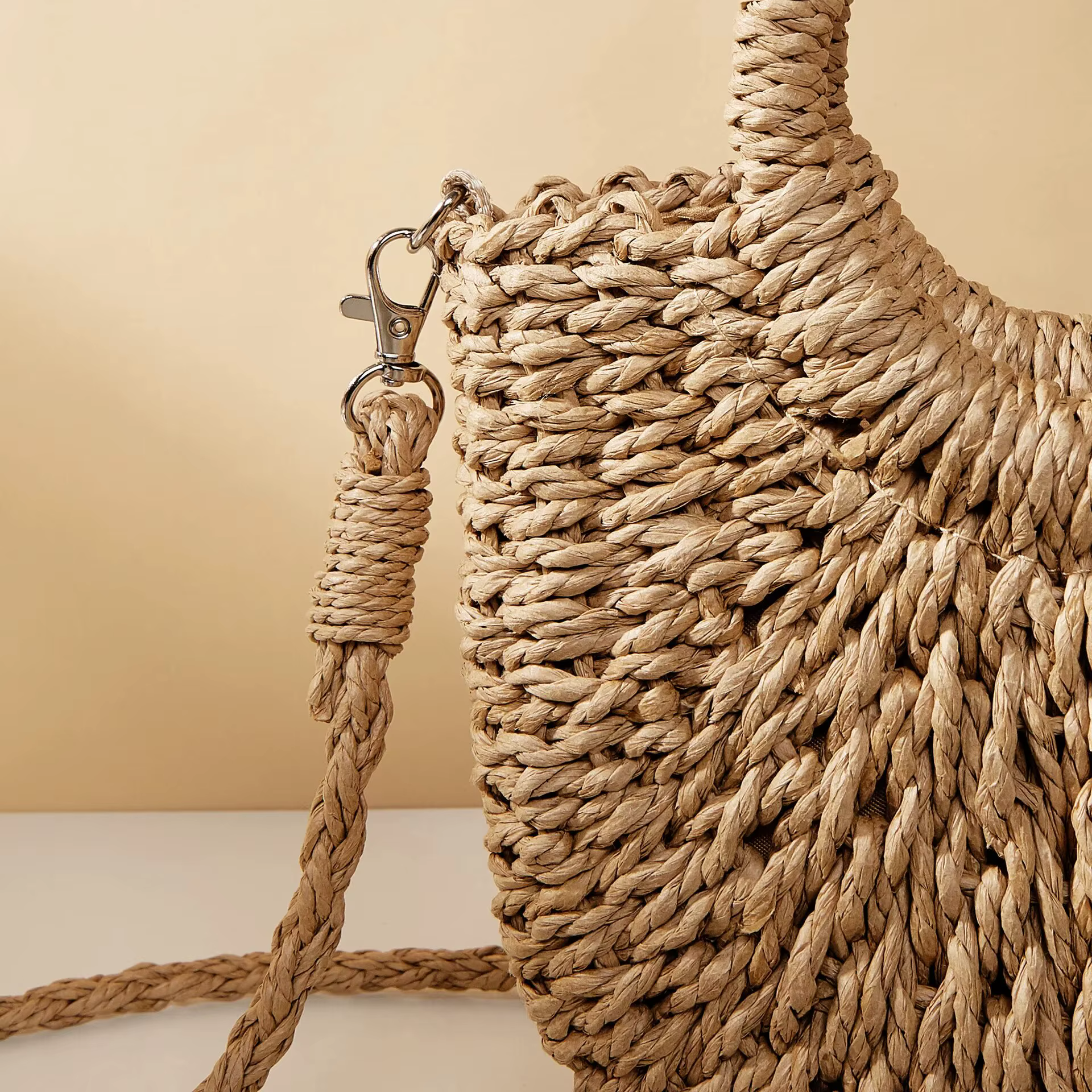 Tissé à la main en paille rotin demi-lune plage sac à main grande capacité femmes été évider Crossbody sac à bandoulière