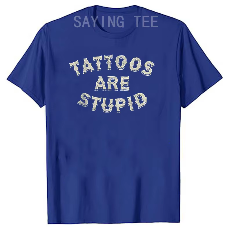 Les tatouages sont stupides T-shirt humoristique, énonciations imprimées de lettres drôles, citation Industries casme, tee-shirt graphique, nouveauté, tatoueur artistique en déclin