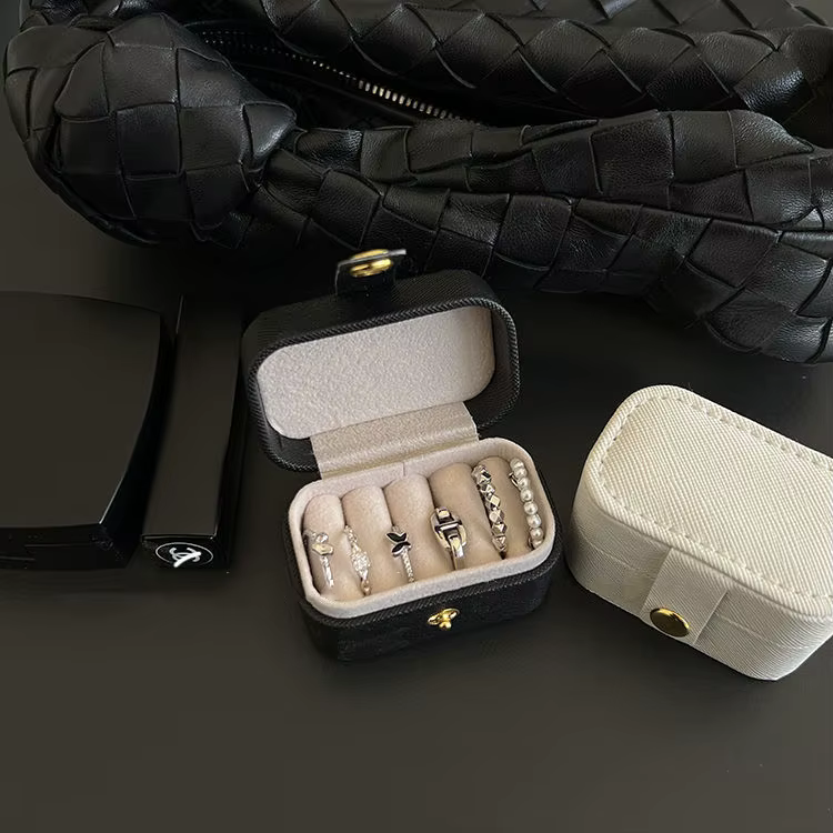 Mini Portable petit sac de rangement de bijoux voyage Simple en cuir anneau collier boucles d'oreilles boîte de rangement organisateur affichage boîte-cadeau