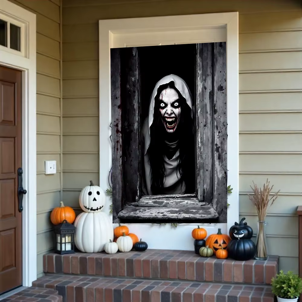 Une seule rideau de Halloween - avec un design terrifiant d'un visage féminin fantomatique, sur le thème de l'horreur et à thème saisonnier.