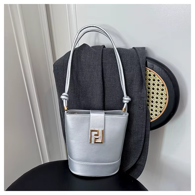Sac Seau Chic et Tendance, Sac à Bandoulière Unique, Petit Design Original, Hiver 2025, Sac Croisé, Sensation Élégante, Minimalisme Urbain