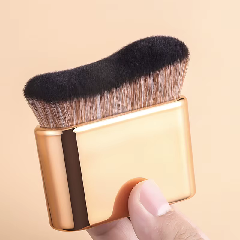 Pinceau de maquillage pour le contour du bronzage